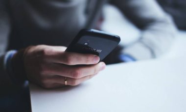 Annuaire inversé : Un moyen rapide de reconnecter avec des contacts perdus