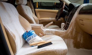 Astuces secrètes pour une voiture sans odeur grâce au bicarbonate