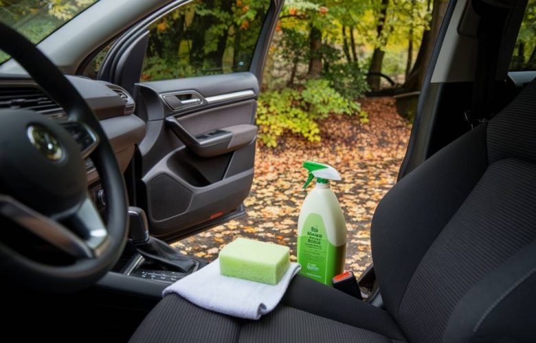 Nettoyage écologique de l'intérieur de votre voiture pour un habitacle sain