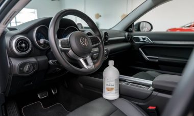 Comment entretenir l’intérieure de votre voiture avec du vinaigre blanc