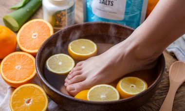 Remède de grand-mère pour pied qui brûle : secrets naturels et astuces maison