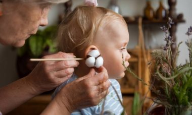 Oreille bouchée : remède de grand-mère naturel pour un soin maison secret
