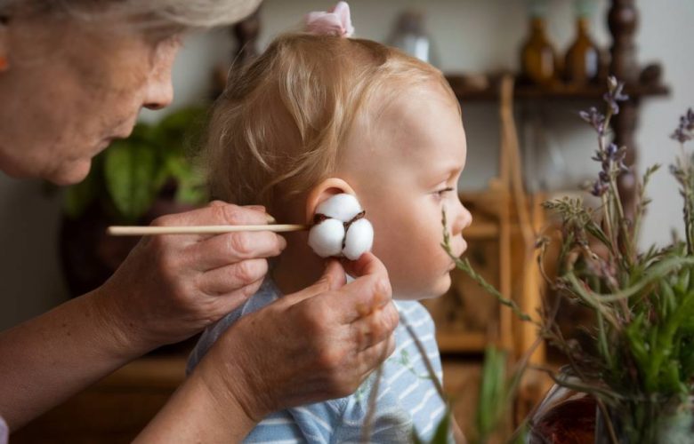 Oreille bouchée : remède de grand-mère naturel pour un soin maison secret