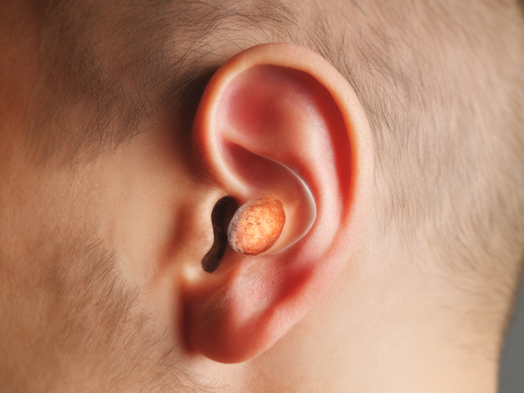 Les causes fréquentes des douleurs d'oreille : infections, bouchons, etc.